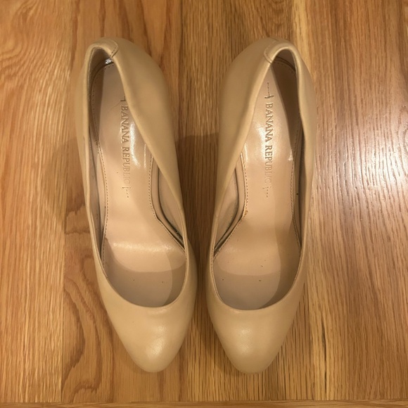 Banana Republic Shoes - Banana Republic Women's Nude Heels